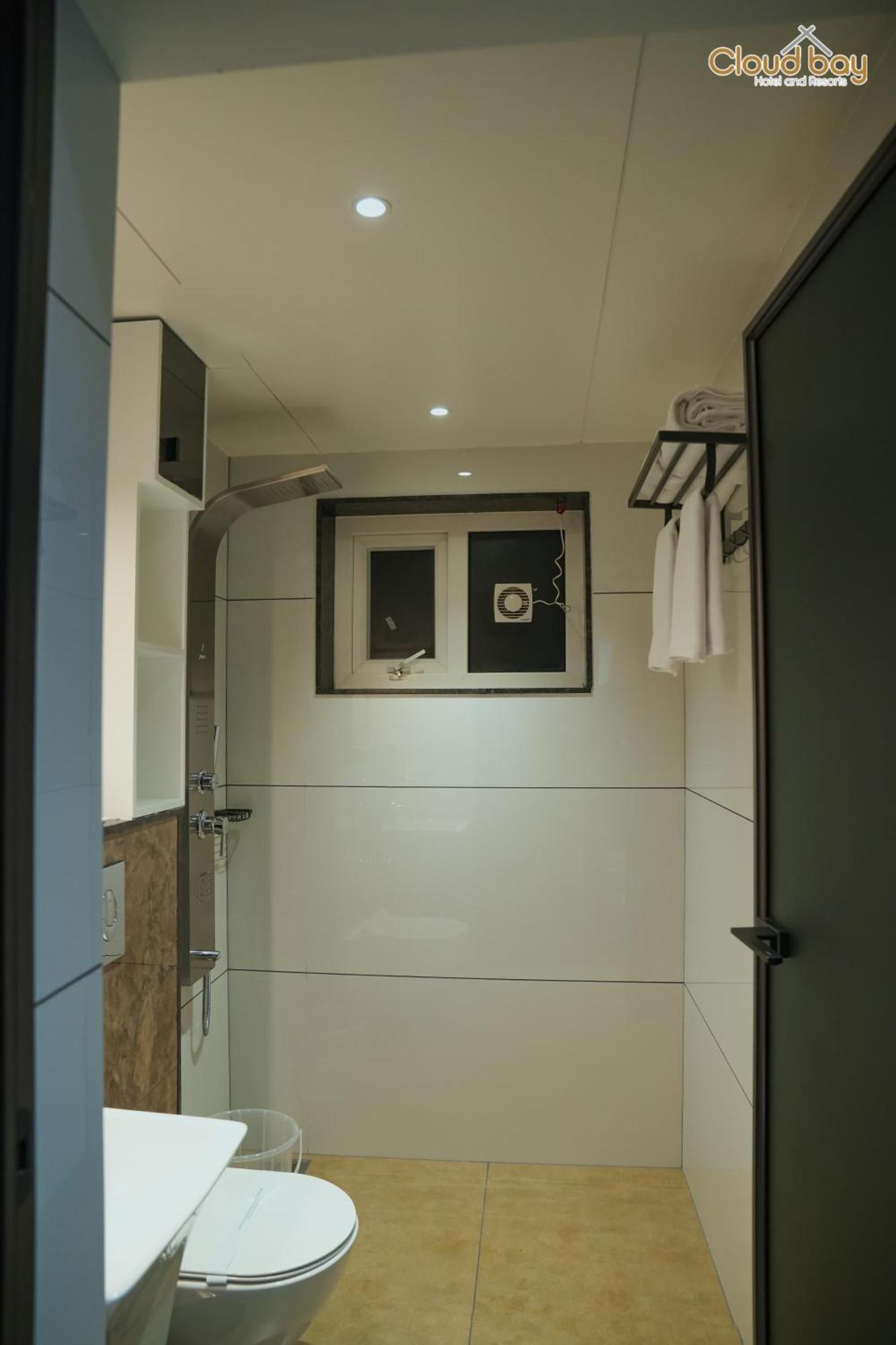 Hotel Cloud Bay Manjeri エクステリア 写真