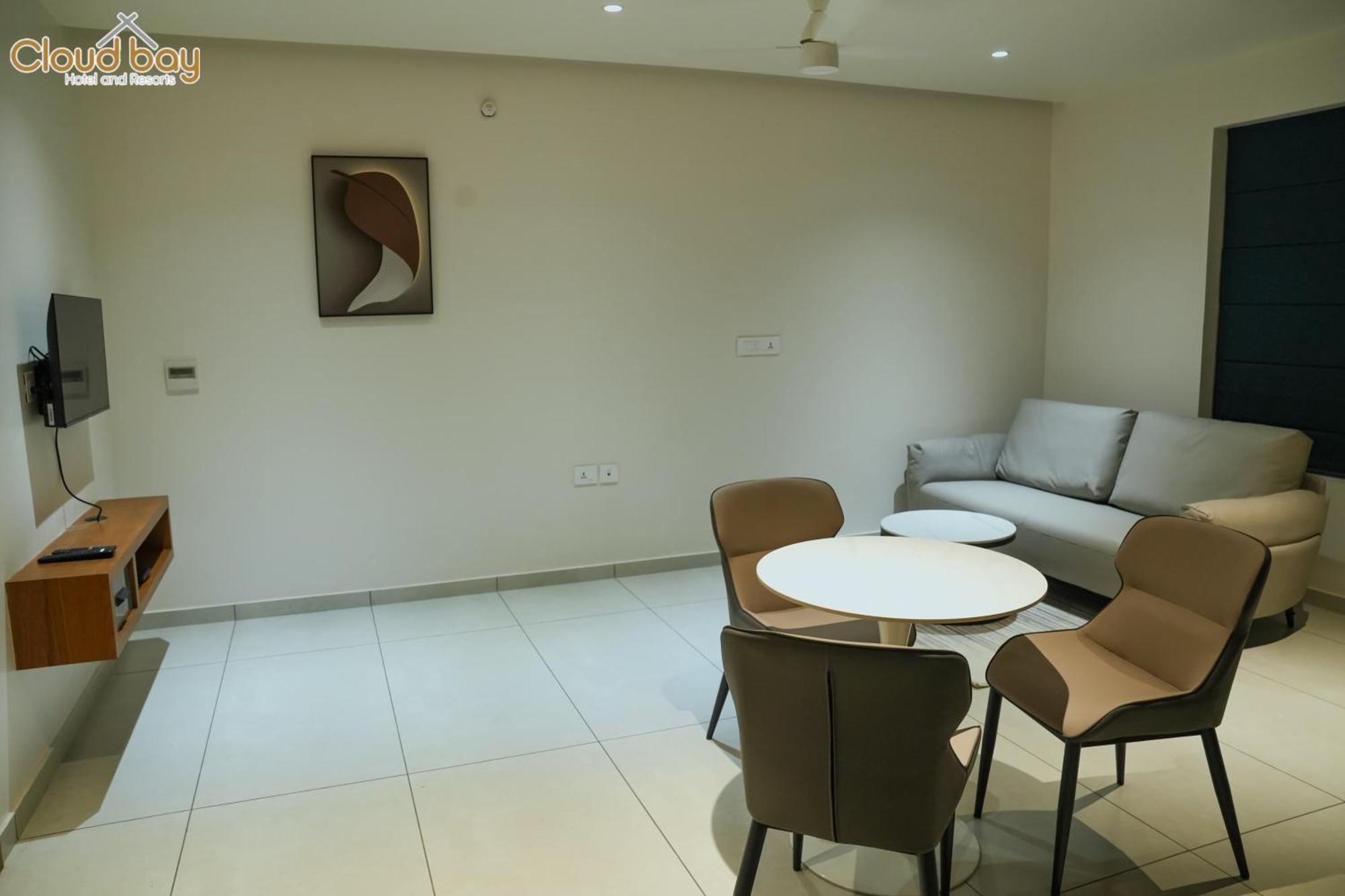 Hotel Cloud Bay Manjeri エクステリア 写真