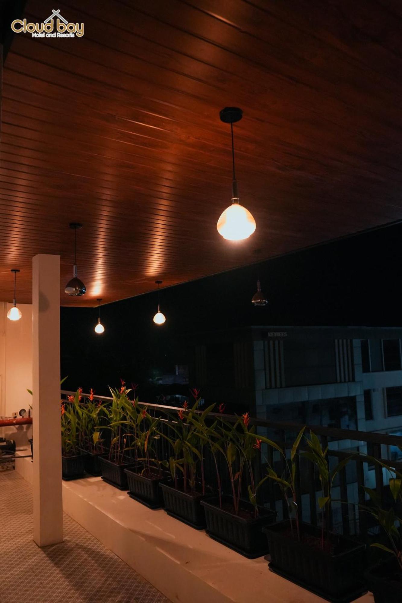 Hotel Cloud Bay Manjeri エクステリア 写真