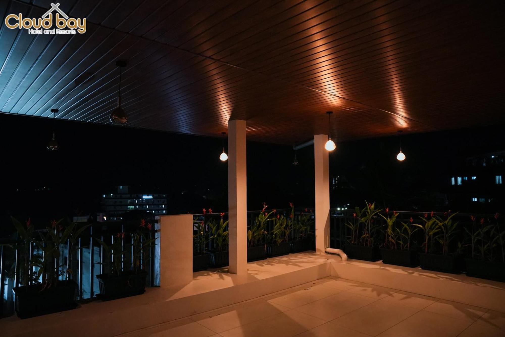 Hotel Cloud Bay Manjeri エクステリア 写真