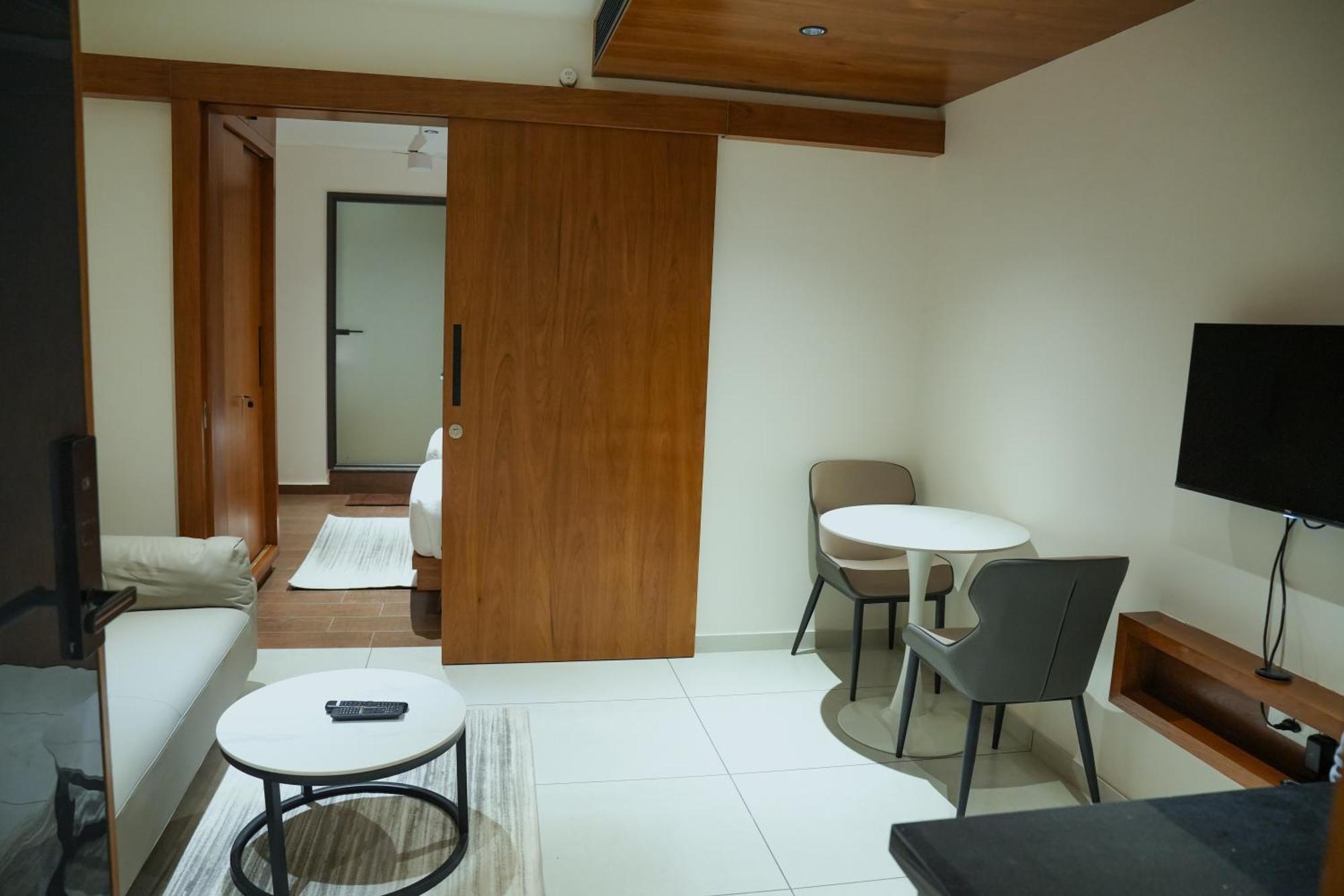 Hotel Cloud Bay Manjeri エクステリア 写真